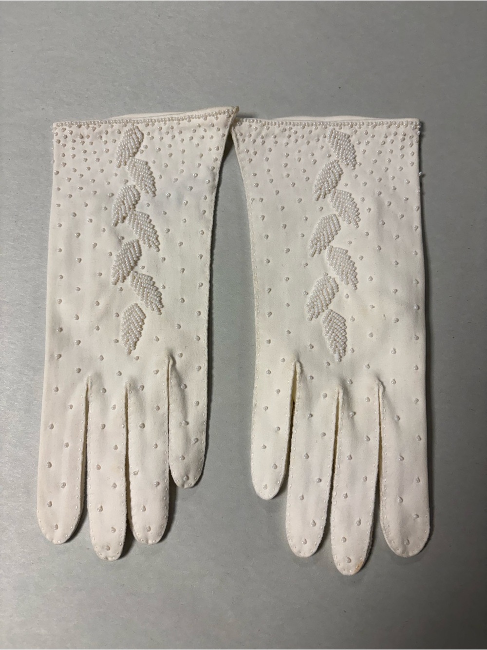 Vintage Elegant White Beaded Floral Ladies Dress Gloves 1950’s